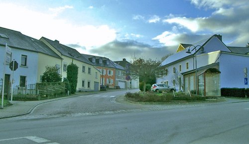 Emplacement de la première maison Lanners de 1824 coin rue Belle-Vue  et route de Bastogne